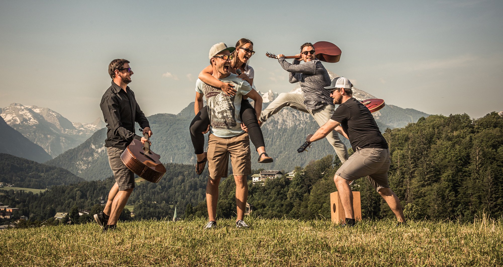 BAM Berchtesgaden Acoustic Music - Witziges Gruppenfoto am Aussichtspunkt Pozenzenbichl.